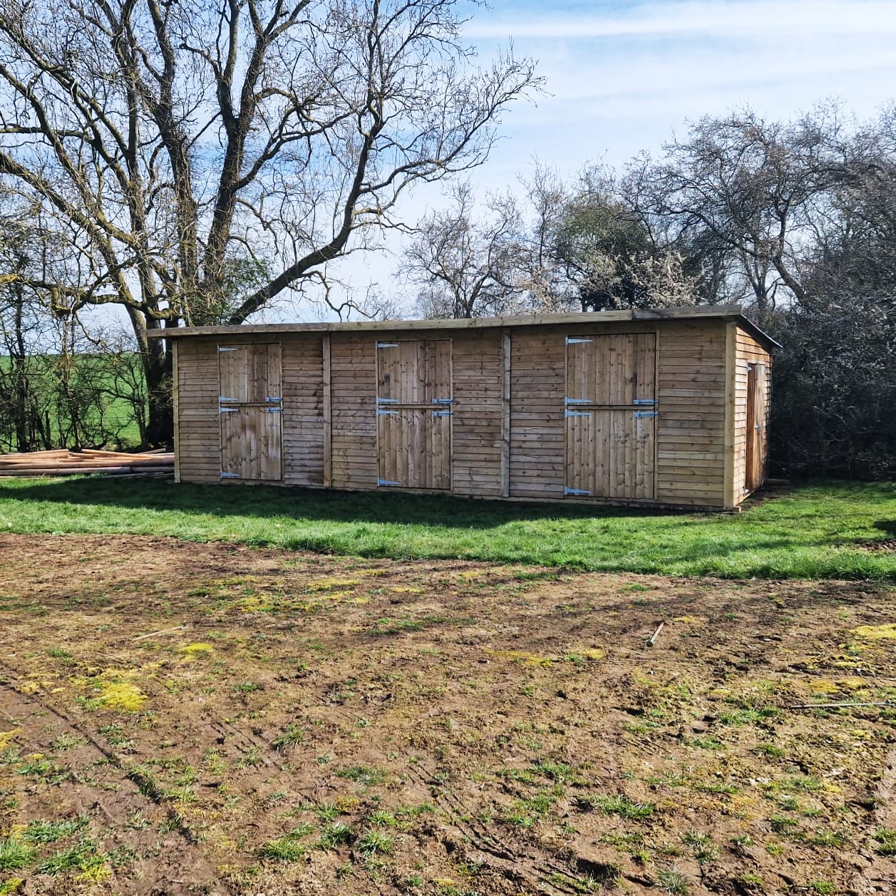 Horse shelter stable 2